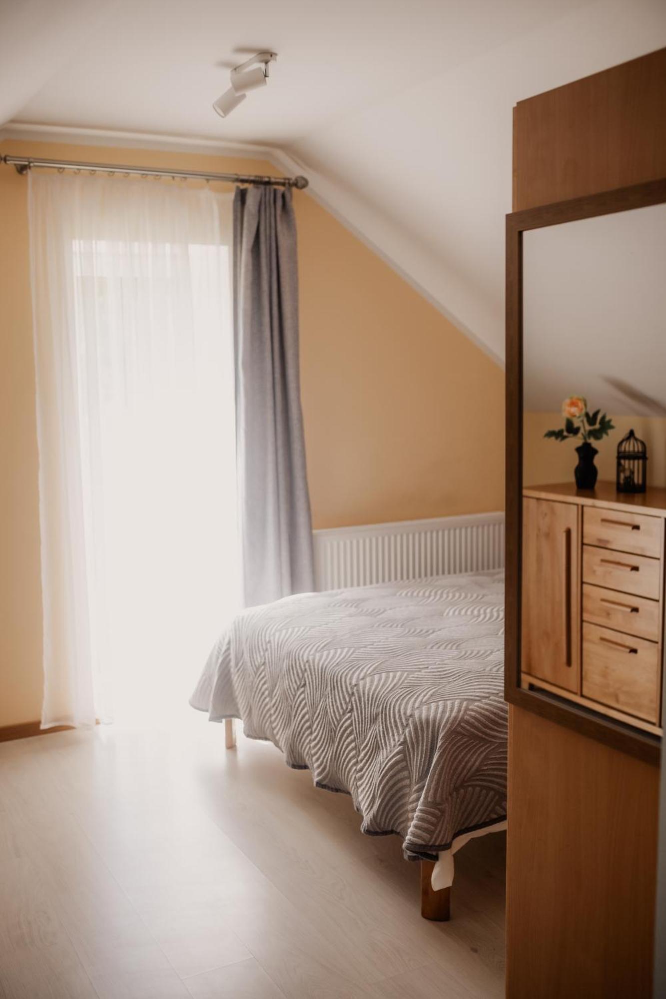 Aparthotel Saules Iela 2A Saldus Habitación foto